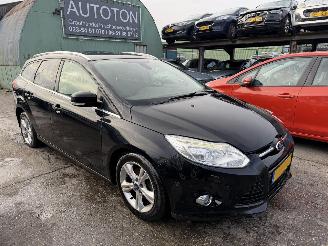 Voiture accidenté Ford Focus 1.6 TDCI 77KW Clima Navi Led Xenon Titanium 2012/10