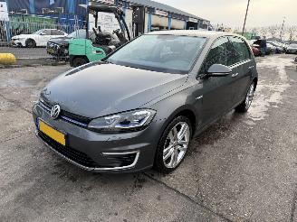krockskadad bil auto Volkswagen e-Golf 36 kWh 100KW DSG Clima Navi Leer Led 2020/11