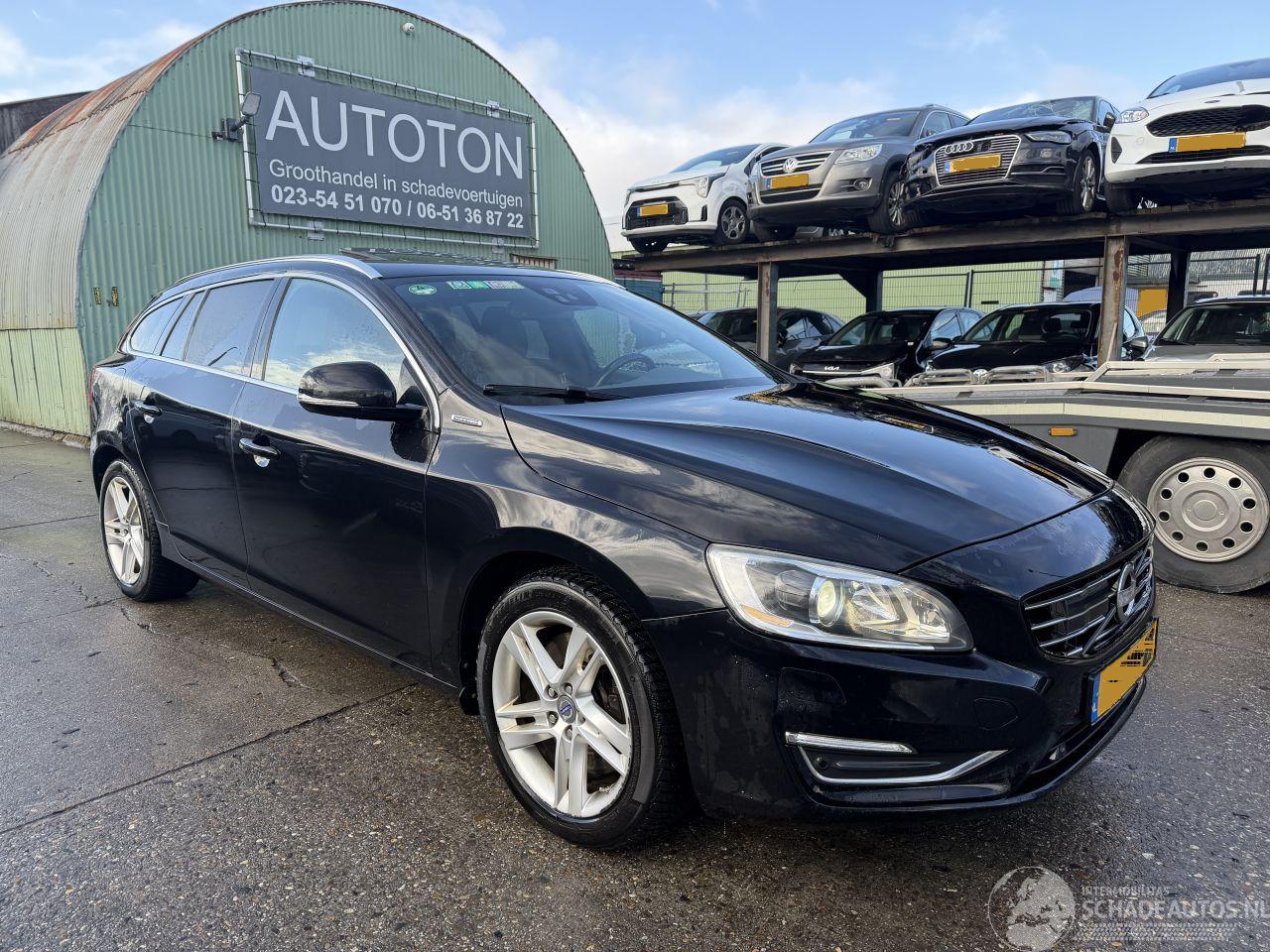 Volvo V-60 2.4 D6 AWD PHEV Autom. Clima Navi Schuifdak Summum Camera