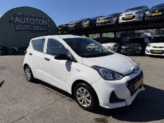 Damaged car Hyundai I-10 1.0i 49KW I-Drive 5-Deurs 2018/10