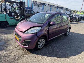 Coche accidentado Peugeot 107 1.0 Active Airco Led 5-Deurs NAP 2013/10