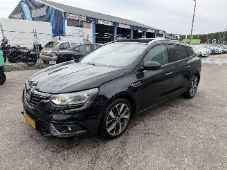 uszkodzony samochody osobowe Renault Mégane 1.2 TCE 96KW Bose Pano Clima Navi Camera Led 2017/8