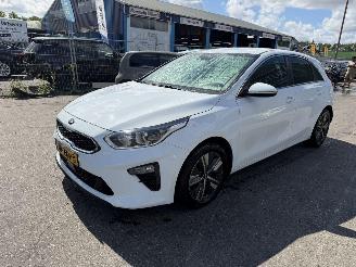Vaurioauto  passenger cars Kia Ceed  2019/6