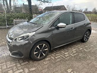 škoda osobní automobily Peugeot 208 1.2 tech edition 2019/10