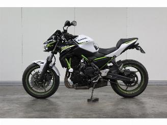 krockskadad bil motor Kawasaki Z 650  2021/6