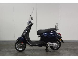 krockskadad bil bromfiets Vespa  Primavera BROM 2015/6