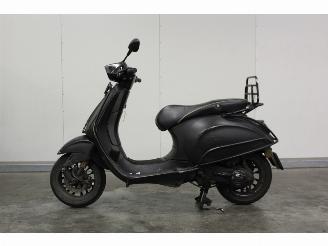 krockskadad bil bromfiets Vespa  Sprint SNOR 2014/2