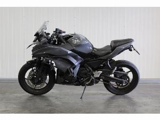 krockskadad bil motor Kawasaki Ninja 650  2018
