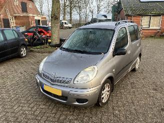  Toyota Yaris-verso gereserveerd 2004/11