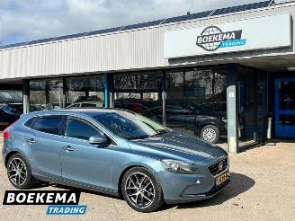 krockskadad bil auto Volvo V-40 1.6 D2 Momentum Navigatie Camera Clima Cruise 2013/4