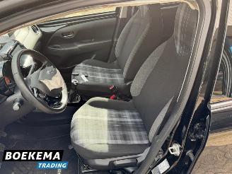 Peugeot 108 1.0 e-VTi Allure Keyless Climate Camera picture 13