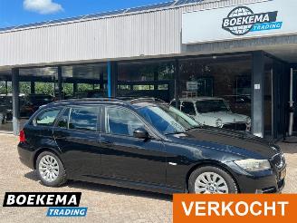 skadebil auto BMW 3-serie 318i High Executive Panorama Stoelverw. Navigatie Climate PDC 2009/3