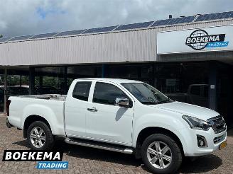 damaged commercial vehicles Isuzu D-Max 1.9 Extended Cab X-Country Automaat 4X4 3500KG Trekgewicht 2019/2