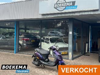 skadebil bromfiets Piaggio  Zip 45KM 4T LED 2016/11