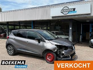 krockskadad bil auto Renault Captur 1.2 TCe Helly Hansen Automaat Navigatie Climate Cruise Camera 2015/2