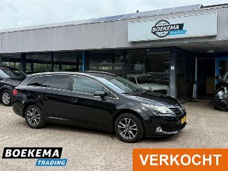 krockskadad bil auto Toyota Avensis wagon 1.8 VVTi Business Navigatie Harman Kardon Camera PDC Cruise 2013/5