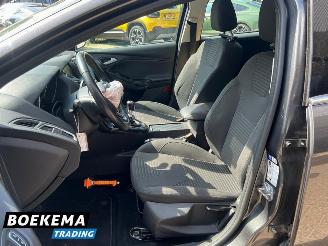 Ford Focus Wagon 1.5 TDCI Titanium Navigatie Climate Cruise PDC Trekh. picture 19