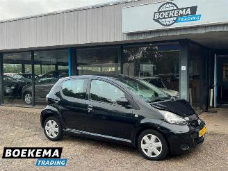 Coche accidentado Toyota Aygo 1.0-12V Navigator Automaat Airco 5-Deurs 2011/1