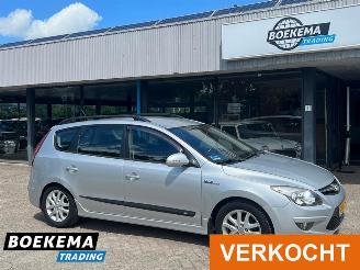 Coche accidentado Hyundai I-30 CW 1.6i i-Motion Climate Cruise Trekhaak 2011/6