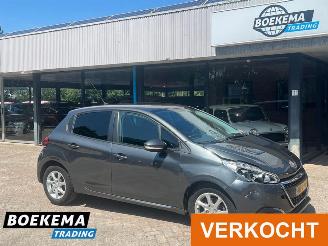 krockskadad bil auto Peugeot 208 1.2 PureTech Allure Navigatie Airco Cruise PDC 2016/2