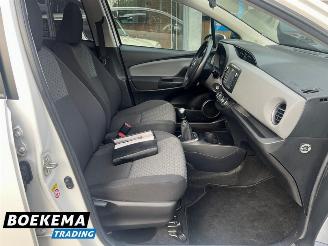 Toyota Yaris 1.3 VVT-i Navigatie Cruise Airco Camera Trekh. picture 21