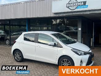 Vrakbiler auto Toyota Yaris 1.3 VVT-i Navigatie Cruise Airco Camera Trekh. 2015/12