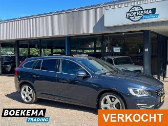 krockskadad bil auto Volvo V-60 2.4 D6 AWD Plug-In Hybrid Summum Open dak Navi Xenon 2013/10