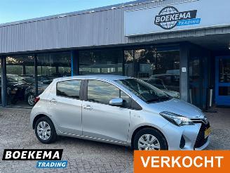 krockskadad bil auto Toyota Yaris 1.5 Hybrid Now Navi Climate Cruise 2016/7