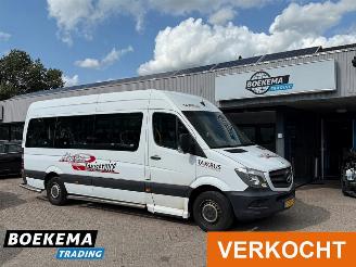 krockskadad bil bedrijf Mercedes Sprinter 313 2.2 CDI 432 9-Persoons Rolstoellift Airco 6-Hand Euro6 2015/2