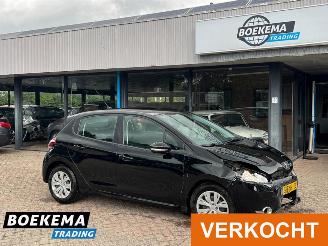 krockskadad bil auto Peugeot 208 1.2 e-VTi Envy Aut Navi Clima Cruise PDC 2014/3