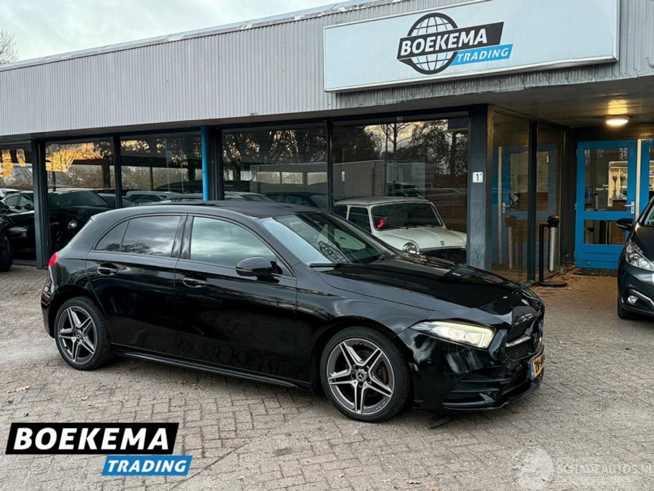 Mercedes A-klasse 180 Business Solution AMG ACC Navigatie Camera Stoelverw Zwarte-Hemel