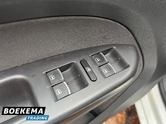 Volkswagen Touran 1.6 TDI Grijs kenteken Climate Cruise Trekh. PDC picture 21