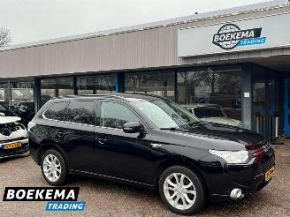 skadebil auto Mitsubishi Outlander 2.0 PHEV Instyle Pano Keyless Navi Camera Stoelverw. 2013/12
