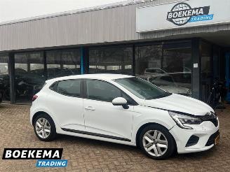 Damaged car Renault Clio 1.0 TCe Zen 5-Drs Navi Cruise Airco PDC 2021/6