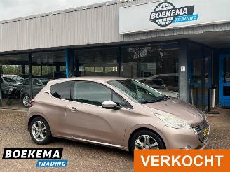 Avarii autoturisme Peugeot 208 1.6 VTi Allure Leder Navi Climate Cruise PDC 2013/4