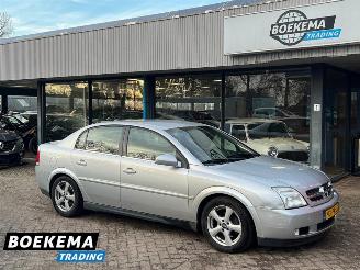 krockskadad bil auto Opel Vectra 2.2 16V Elegance 155PK Aut Cruise PDC Trek. 2004/10