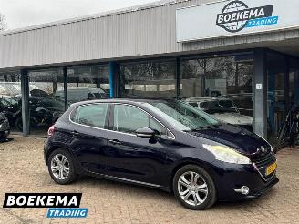 skadebil auto Peugeot 208 1.2 VTi Allure Led Navi Climate Cruise 2014/5