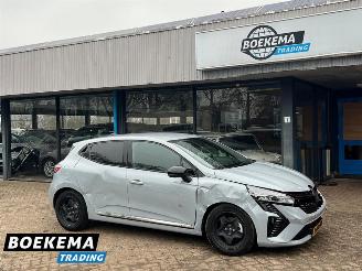 krockskadad bil auto Renault Clio 1.6 E-Tech Full Hybrid 145 techno Virtual Navi Climate Camera 2023/12