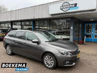 damaged passenger cars Peugeot 308 SW 1.2 PureTech Premium Panorama Automaat Navigatie Trekhaak PDC 2018/9