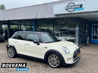 skadebil auto Mini Cooper 1.5 Business Navigatie Leer Cruise 5-Deurs 2014/10