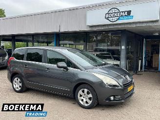Vaurioauto  passenger cars Peugeot 5008 1.6 VTi Blue Lease 7-Persoons Leer Stoelverwarming Navigatie Climate Cruise 2010/10