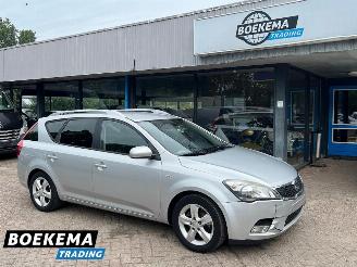 Auto incidentate Kia Cee d cee'd 1.4 CVVT Seven Navigatie Airco Cruise Trekhaak 2010/1