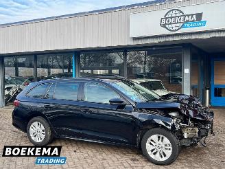 damaged passenger cars Skoda Octavia Combi 1.0 e-TSI Business Edition Navigatie Cruise Lane-Ass 2024/1