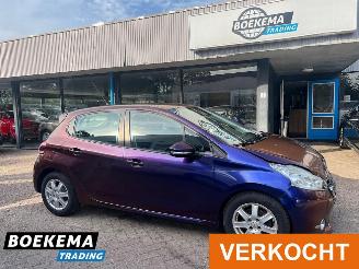 Unfallwagen Peugeot 208 1.2 e-VTi Active Automaat Cruise Airco 2014/3