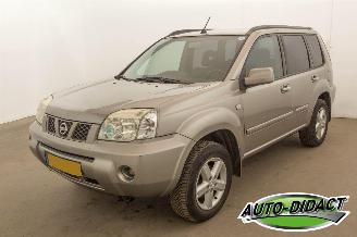 krockskadad bil auto Nissan X-Trail 2.0 Benz 2WD Airco 2006/12