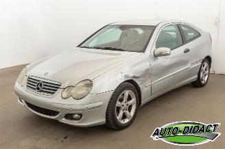 Unfallwagen Mercedes C-klasse C220 Clima Leder 2005/4