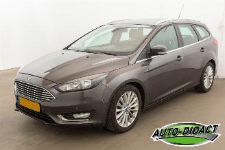 krockskadad bil auto Ford Focus 1.5 Clima Navi Titanium Edition 2015/7