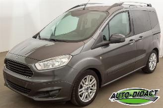 krockskadad bil auto Ford Tourneo Courier 1.5 TDCi Clima 2017/5