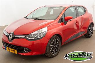 skadebil auto Renault Clio 0.9 TCe Airco Navi Expression 2013/6
