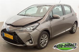 Vaurioauto  passenger cars Toyota Yaris 1.5 Hybrid 70.970 km Automaat Clima Navi Camera Executive 2017/8